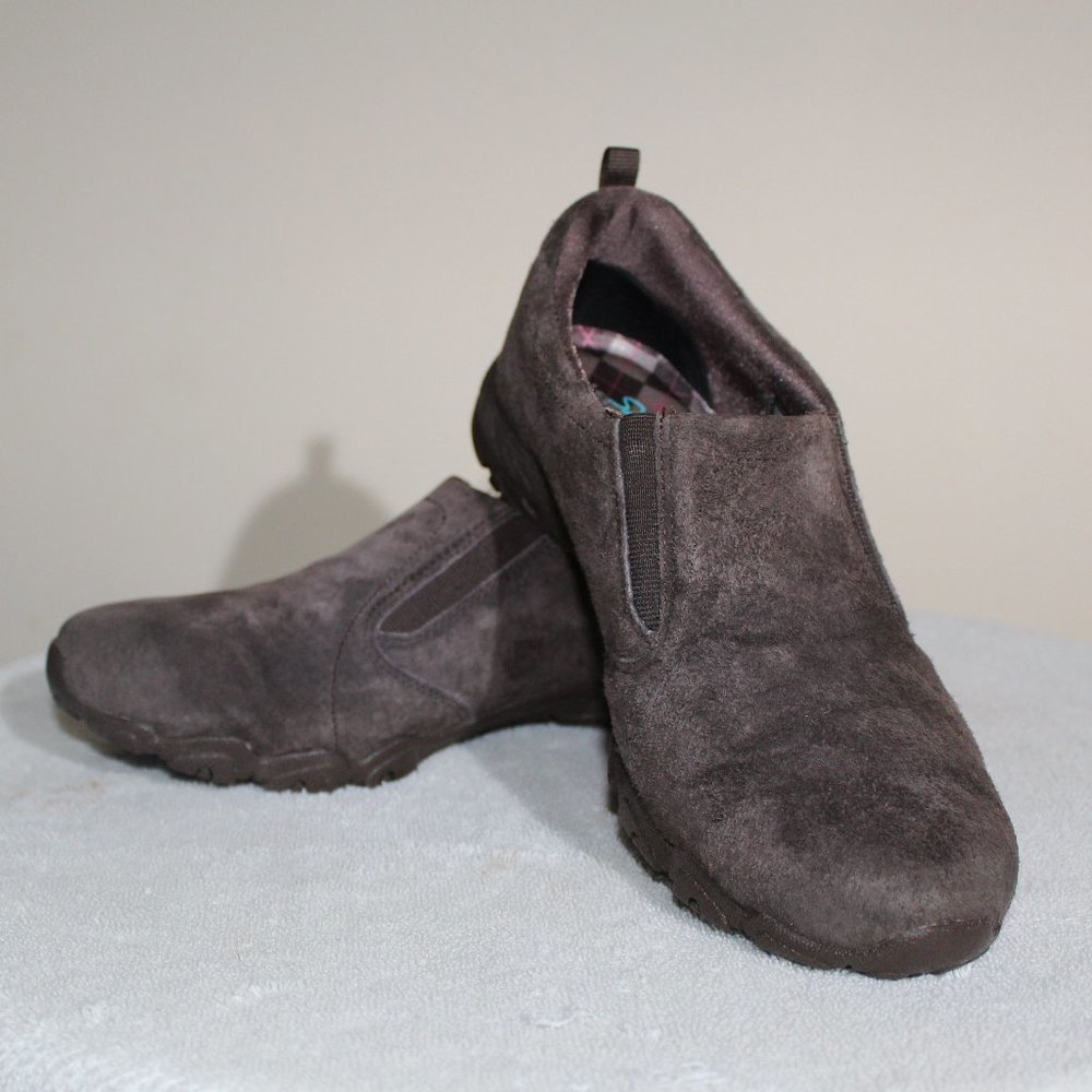 Sketchers suede slip on shoes